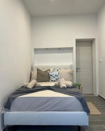 Naomi Casa de hóspedes 3*