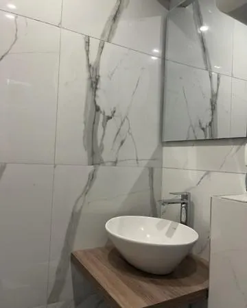 Naomi Casa de hóspedes 3*