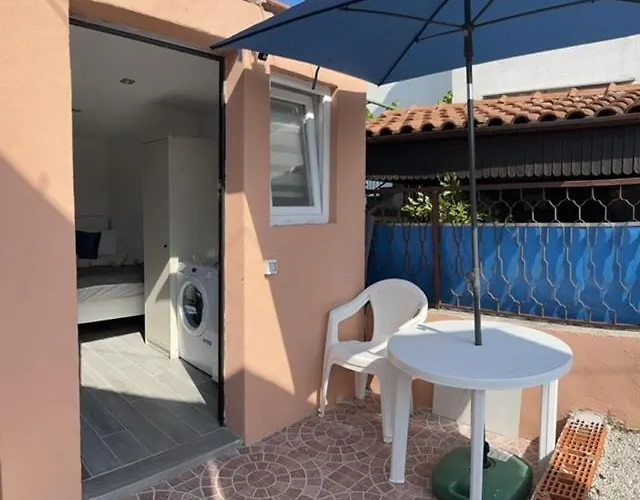 Naomi בית הארחה פורץ