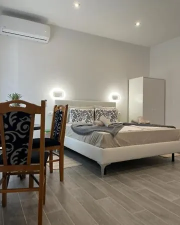 Rooms Rose 3*